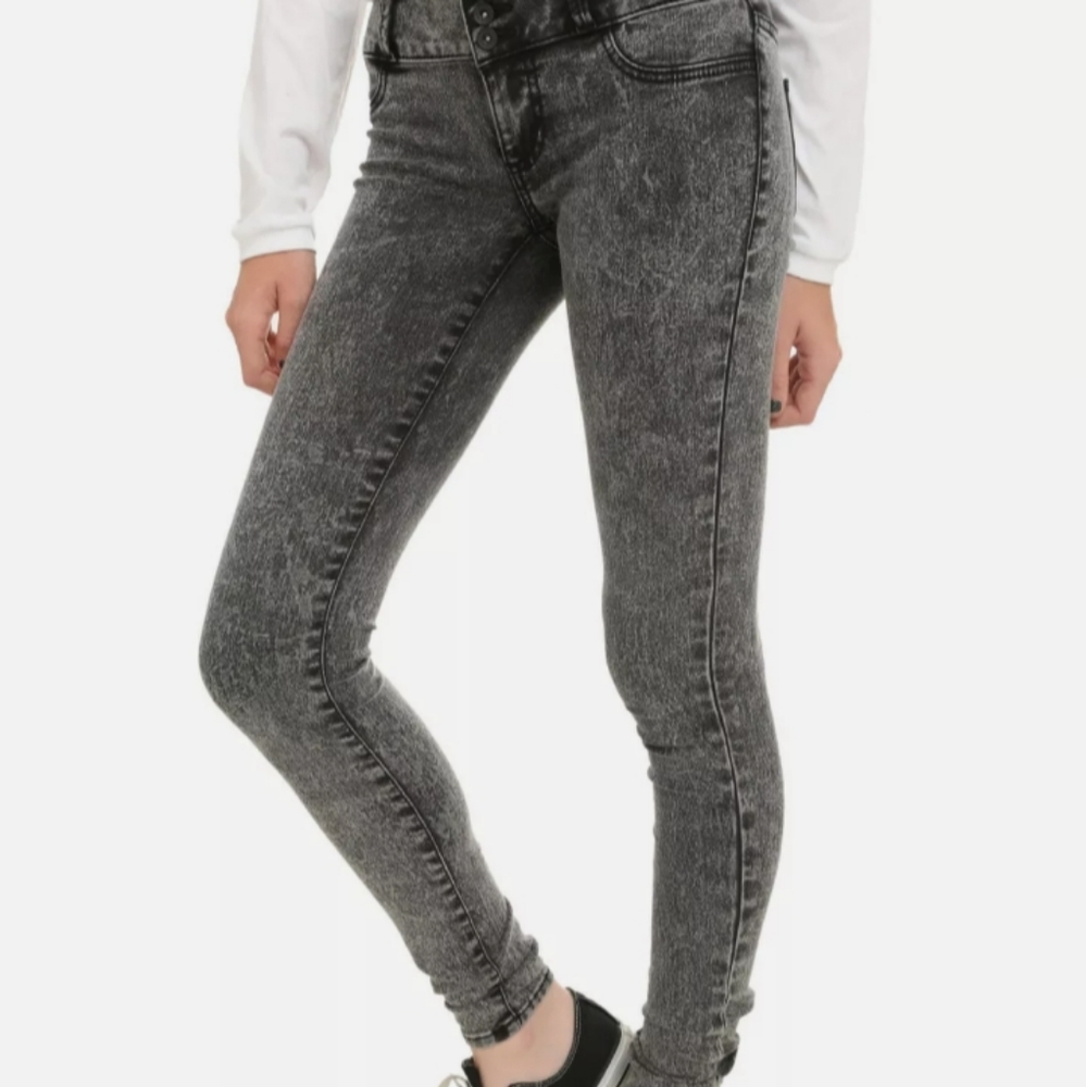 LOVEsick Black Acid Wash Skinny Jeans size 19